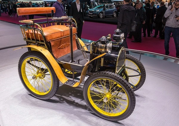 The first car Renault Voiturette