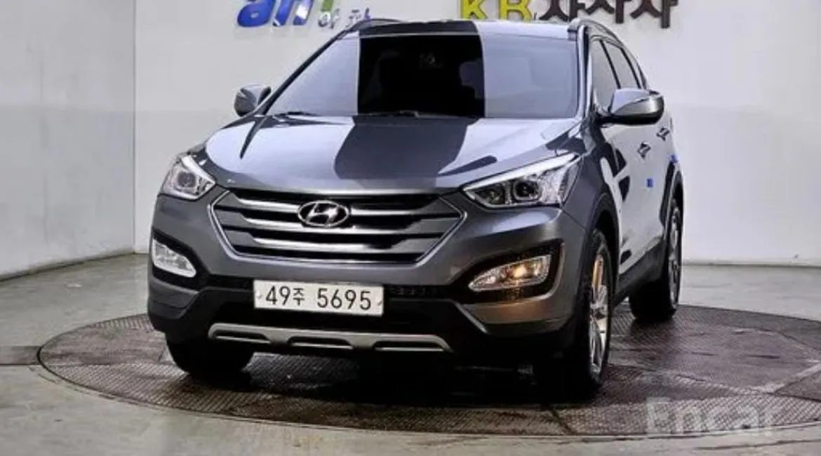 Hyundai Santa Fe  Image 2