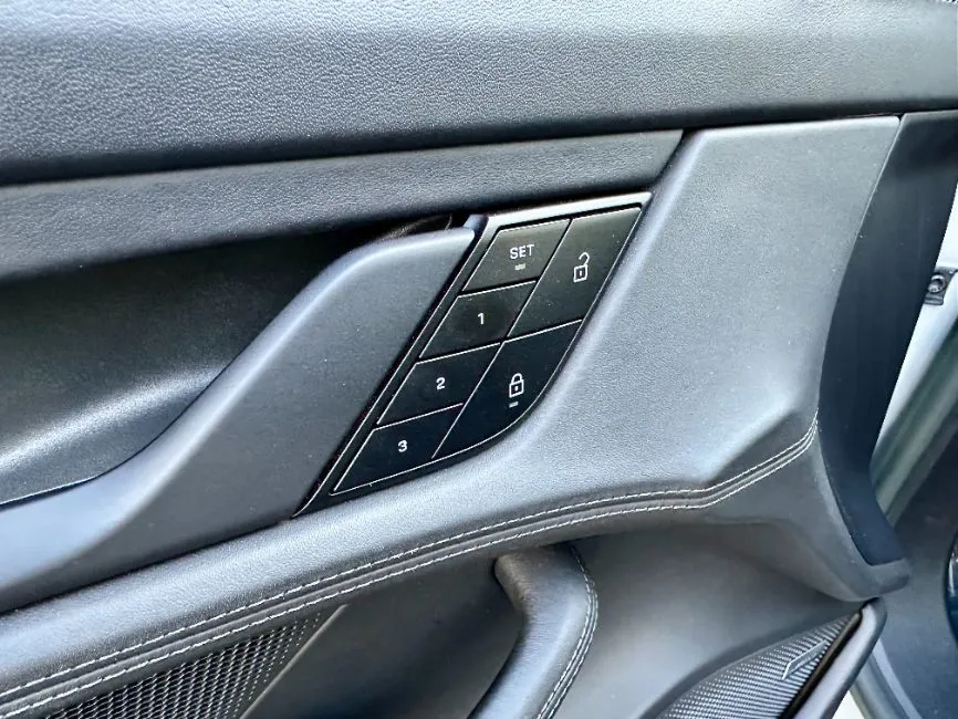 Porsche Taycan 4 Cross Turismo FULL OPTION !! Image 13