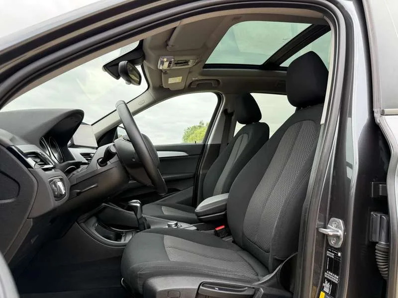 BMW X1 Hybride,pano open dak,head-up,trekhaak,navigatie Image 4