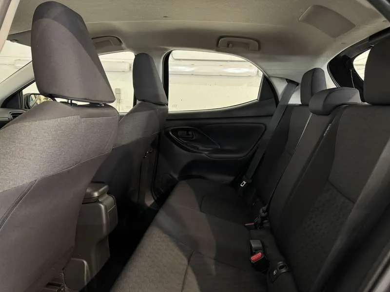 Toyota Yaris 1.5 Hybrid Automaat - VerwZetels+stuur/ActCruise/ Image 14