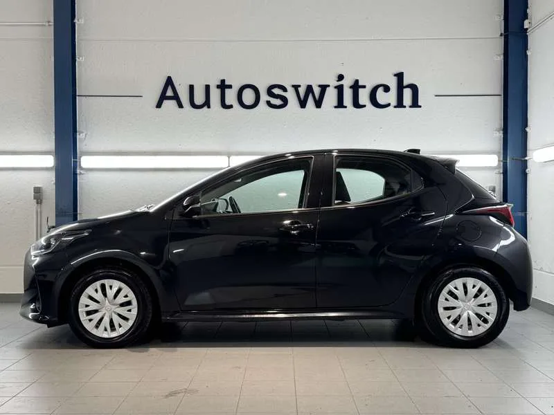 Toyota Yaris 1.5 Hybrid Automaat - VerwZetels+stuur/ActCruise/ Image 3