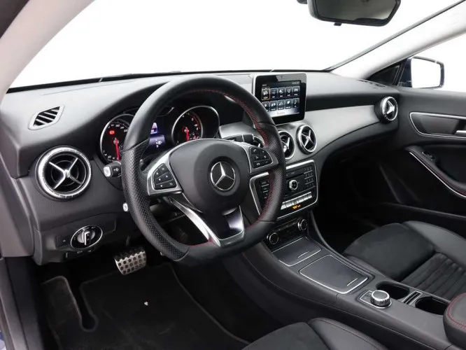 Mercedes-Benz CLA CLA 180d 7G-DCT Shooting Brake AMG Line + GPS + LED Lights Image 8