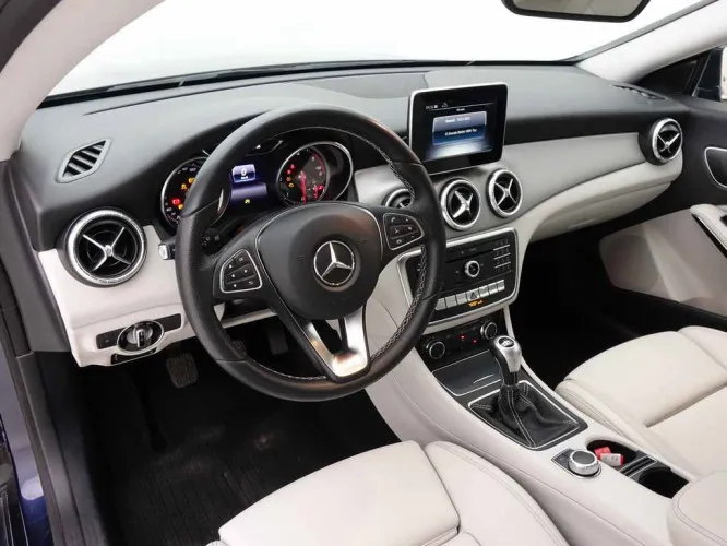 Mercedes-Benz CLA CLA180d Shooting Brake Urban + GPS + Leder/Cuir + LED Lights Image 8