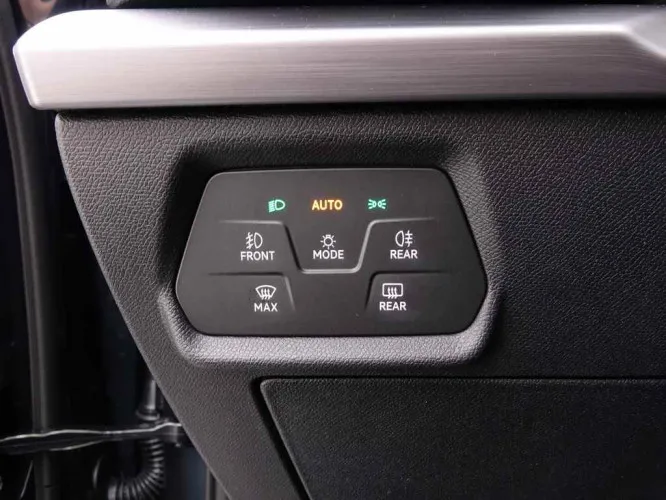 Seat Leon 1.5 TSi 150 FR Sportswagon + GPS + Virtual + Winter + LED Lights Image 9