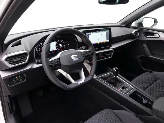Seat Leon 1.5 TSi 150 FR Sportswagon + GPS + Virtual + Winter + LED Lights Image 8