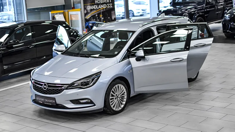 Opel Astra Sports Tourer 1.6 CDTi Innovation Automatic Image 1