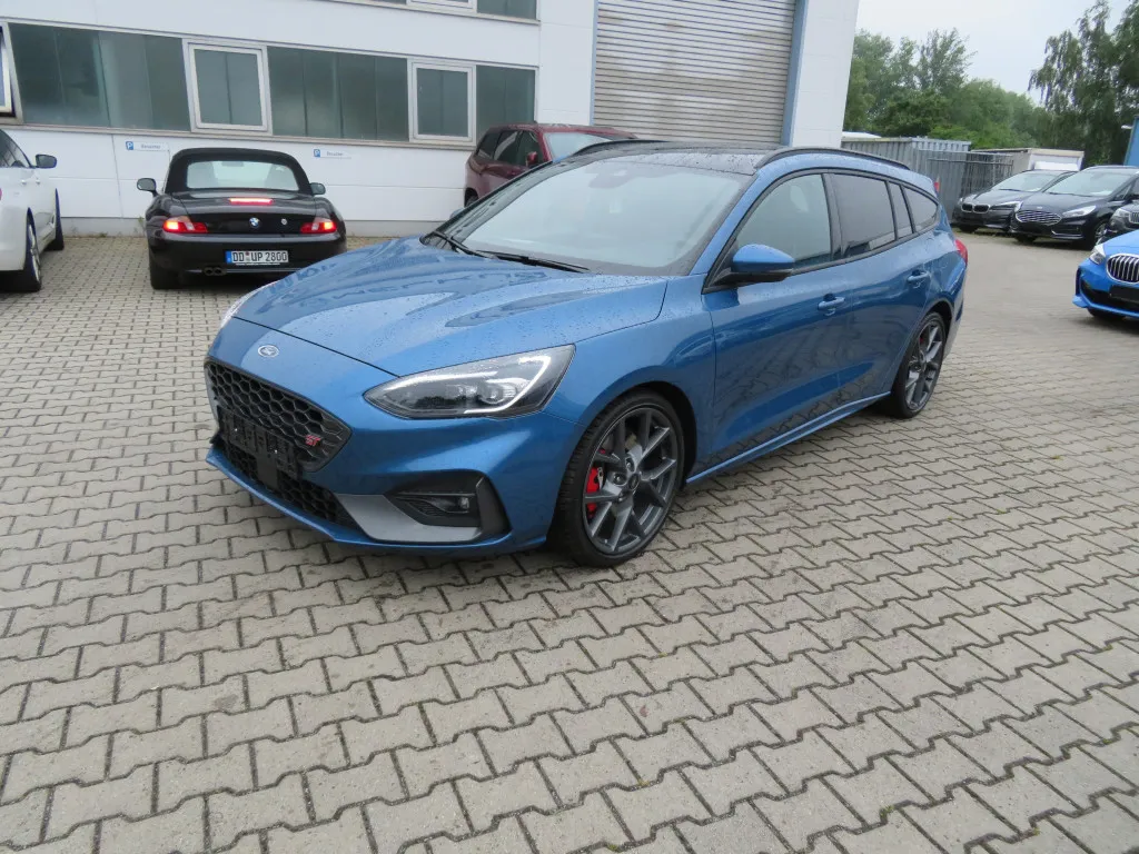 Ford Focus TURNIER 2.3 ST*STYLING PAKET*PERFORMANCE* Image 3