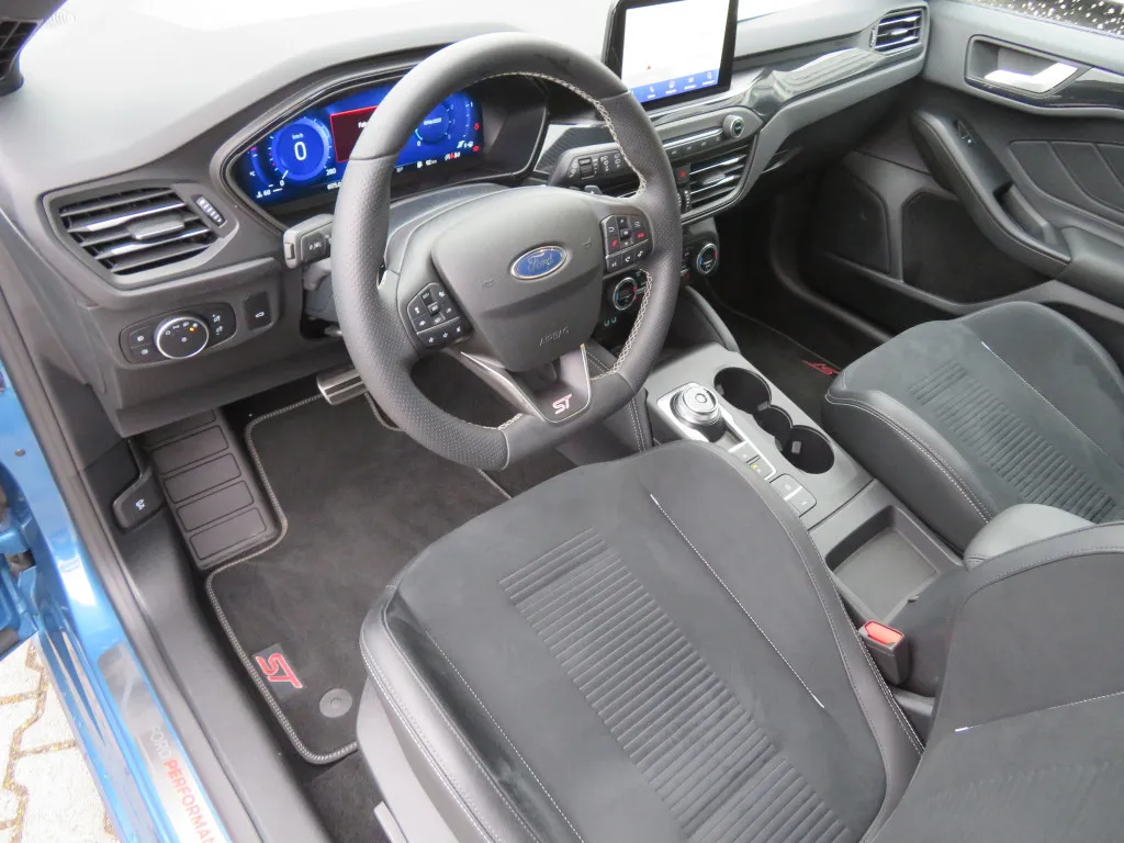 Ford Focus TURNIER 2.3 ST*STYLING PAKET*PERFORMANCE* Image 4