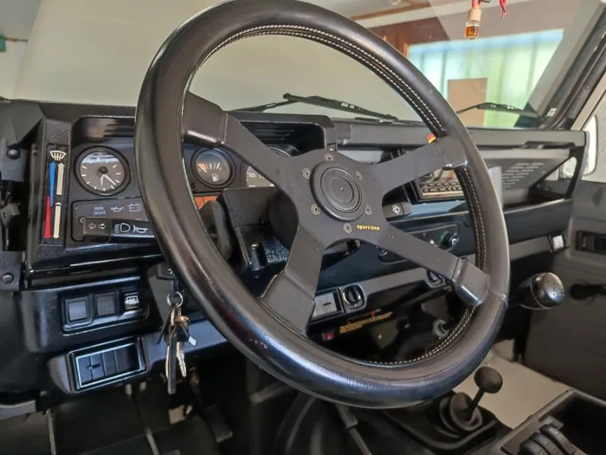 Land Rover Defender 90 único Image 9