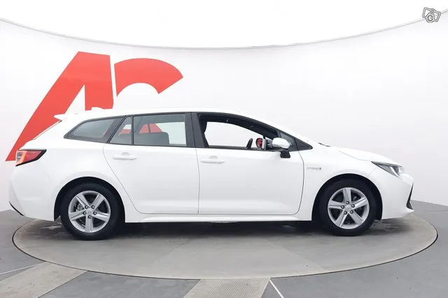 Toyota Corolla Touring Sports 1,8 Hybrid Active Edition - Bi-LED-ajovalot / Älyavain / Sähkötoiminen takaluukku / Kamera / Navigointi / Image 6