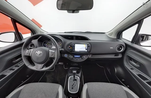 Toyota Yaris 1,5 Hybrid Y20 Edition - VAKKARI / PKAMERA / AUTOM ILMAS / NAVI / Image 9