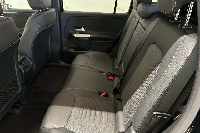 Mercedes-Benz 250 250 Business Image 9