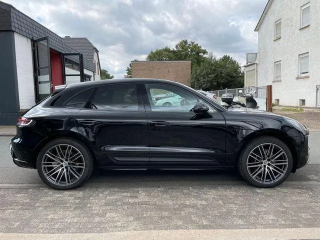 PORSCHE Macan  Image 2