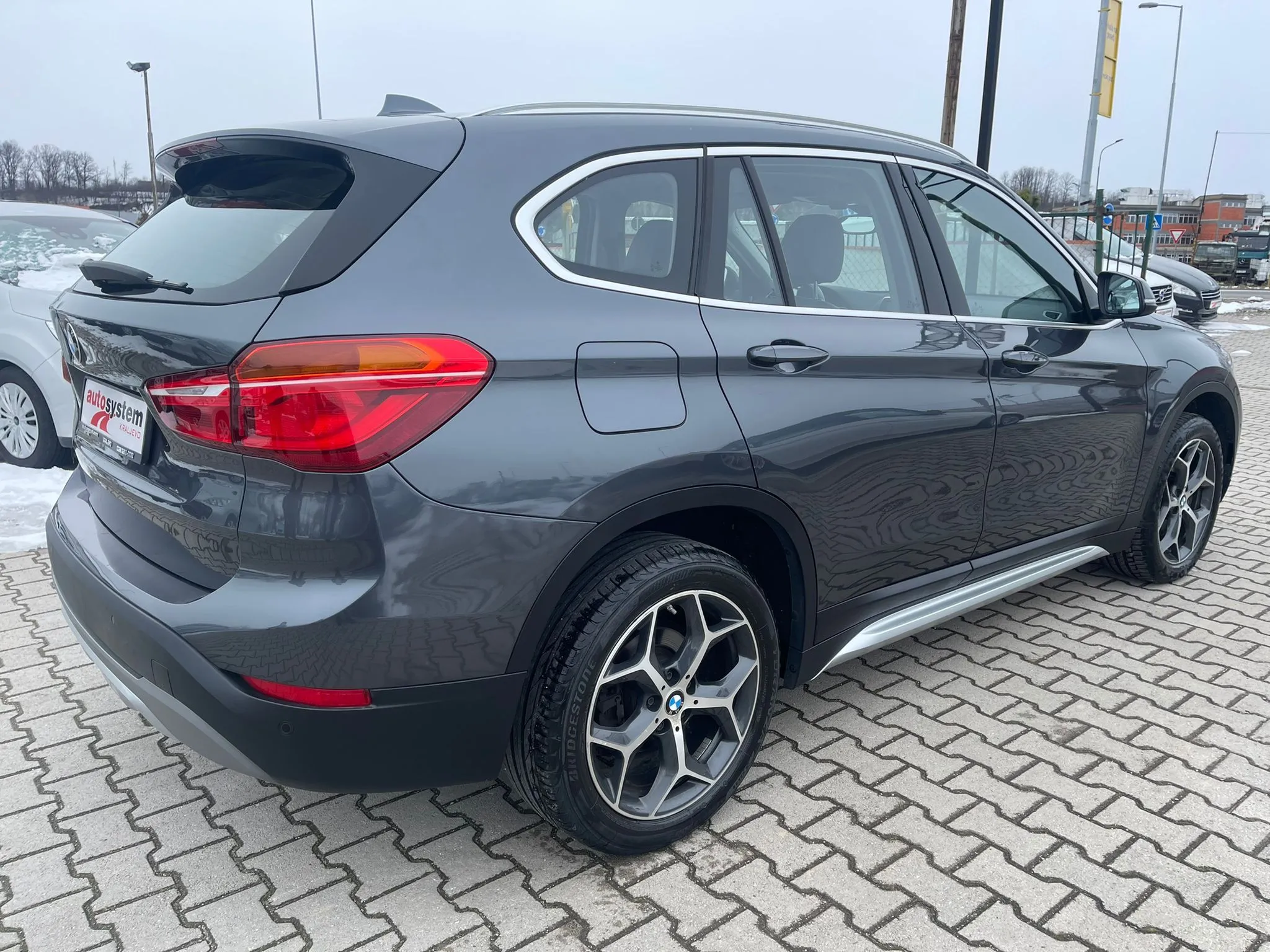 BMW X1 SDRIVE18i GRADIRAN Image 3