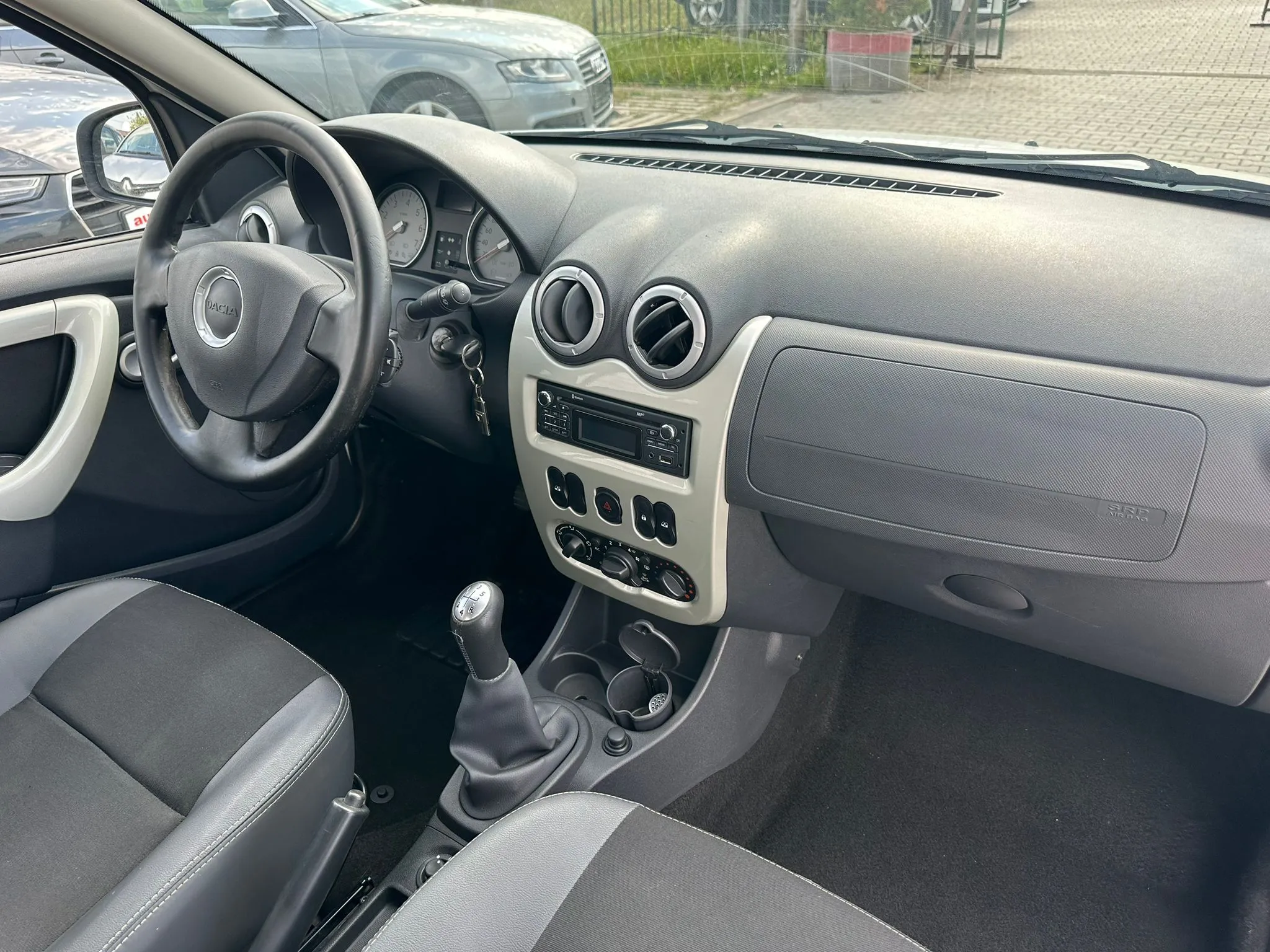 Dacia Sandero 1.2 KREDITI NA LICU MESTA Image 9