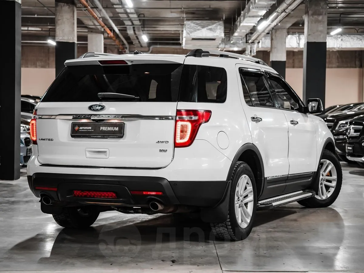 Ford Explorer  Image 8