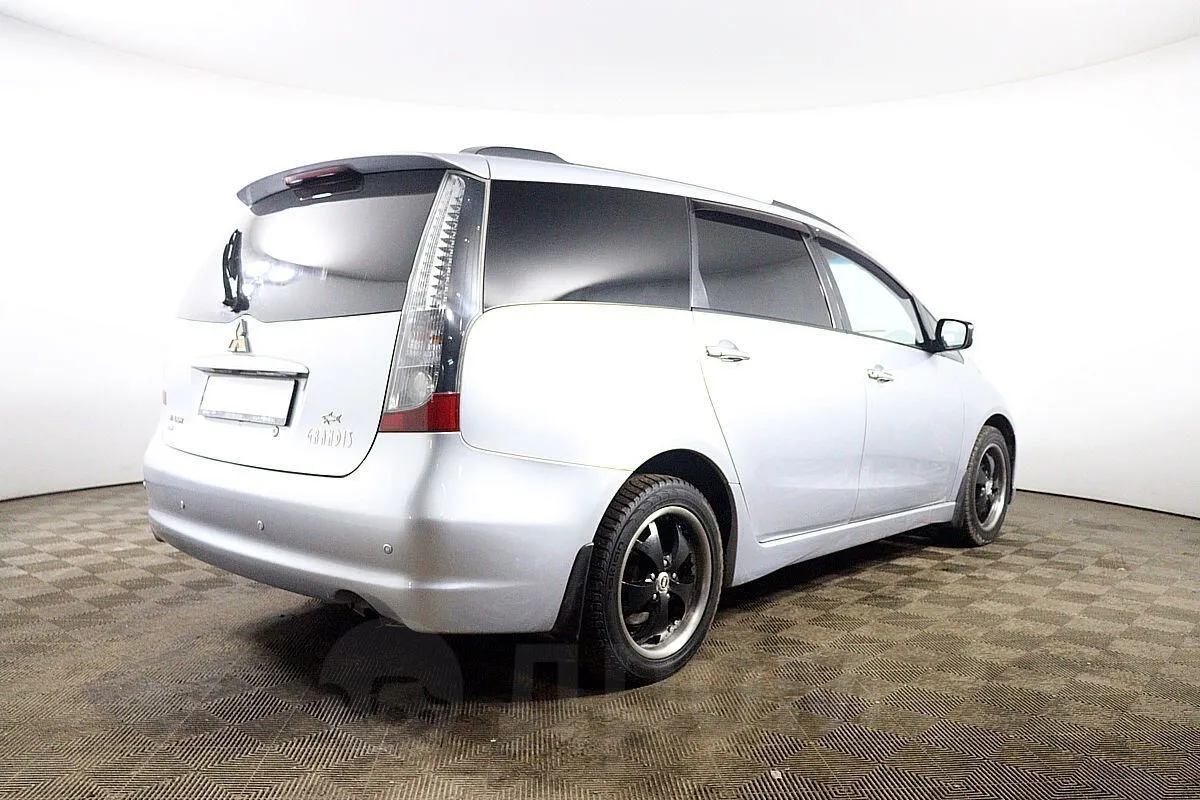 Mitsubishi Grandis  Image 5