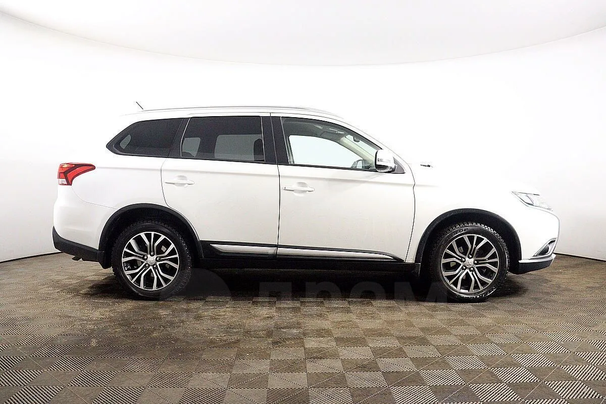 Mitsubishi Outlander  Image 4