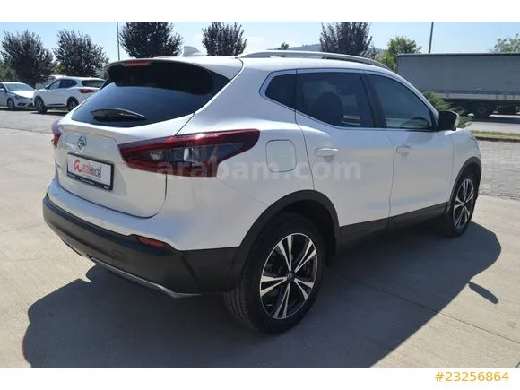 Nissan Qashqai 1.3 DIG-T Tekna Image 10