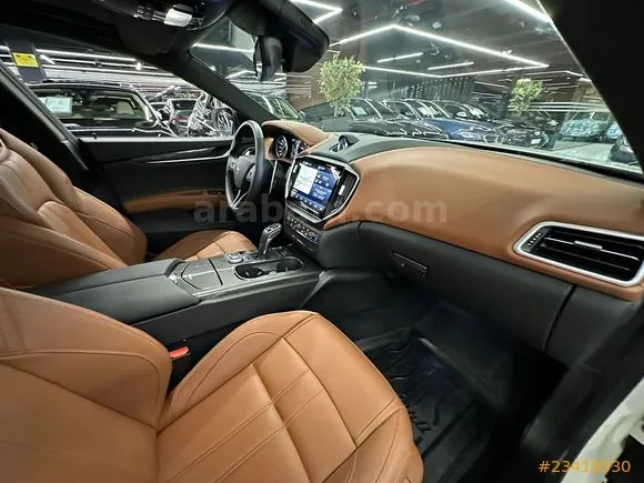 Maserati Ghibli 2.0 Image 9