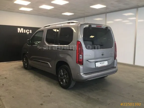 Toyota Proace City 1.5 D Passion X-Pack Image 2